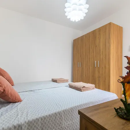 Spacious Brand New 3 Bdr 2bth Bugibba Apartament