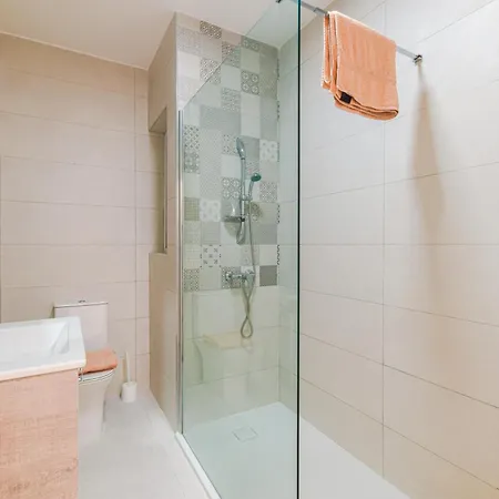 Spacious Brand New 3 Bdr 2bth Bugibba Apartment *