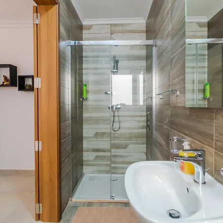 Spacious Brand New 3 Bdr 2bth Bugibba Apartment *