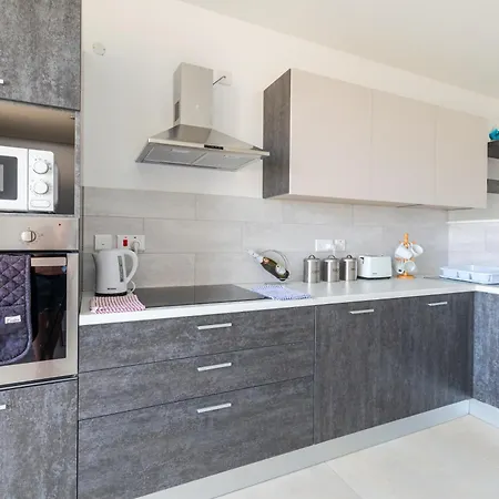 Spacious Brand New 3 Bdr 2bth Bugibba