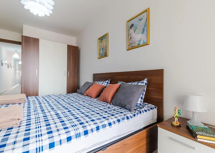 Spacious Brand New 3 Bdr 2bth Bugibba Apartment *