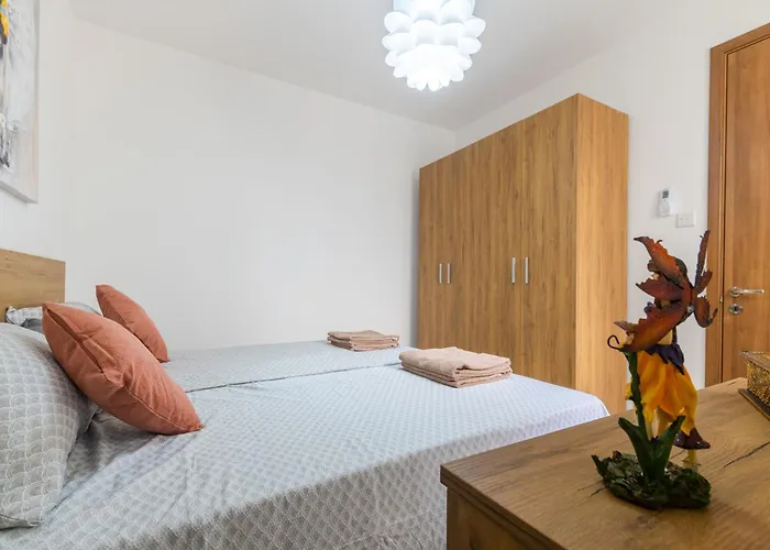 Spacious Brand New 3 Bdr 2bth Bugibba Apartment