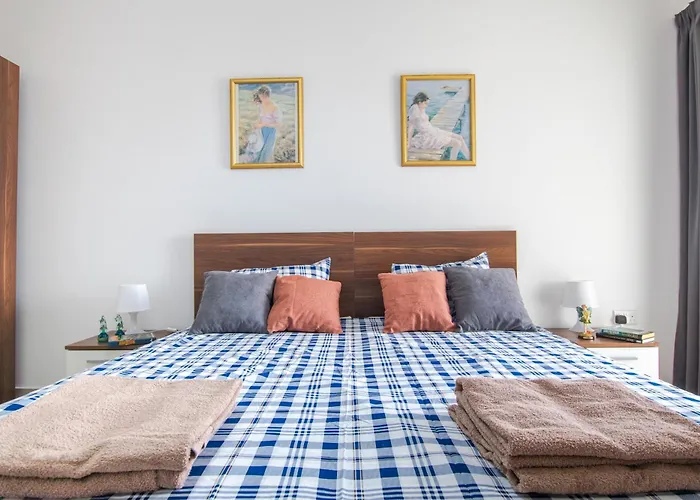 Spacious Brand New 3 Bdr 2bth Bugibba Apartment *